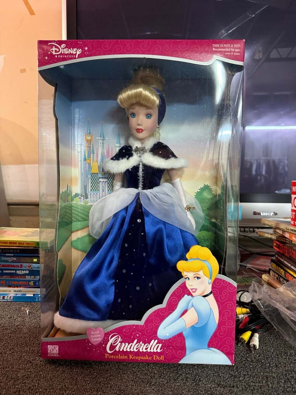 Disney Cinderella Porcelain Keepsake Doll Royal Holiday Edition Brass Key 2003
